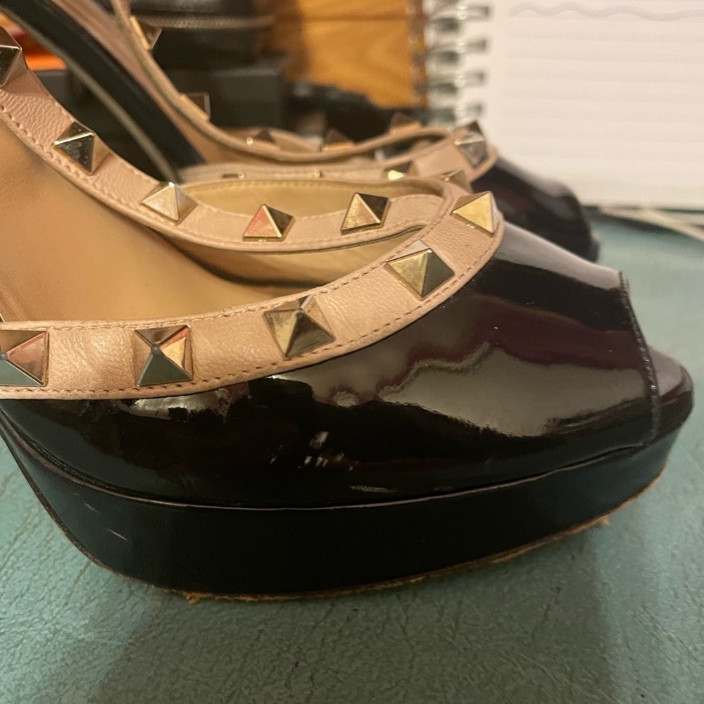 VALENTINO ROCKSTUD PLATFORM PEEP TOE HEELS - Picture 9 of 10